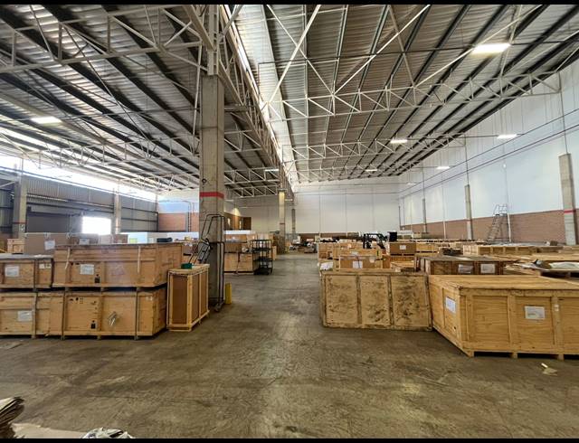 2,245M² WAREHOUSE TO LET IN CLAYVILLE